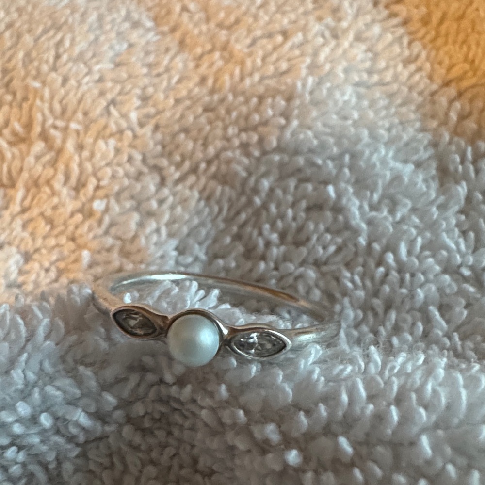Pandora Petite Luminous Leaves Pearl Clear CZ Ring #190964P  Size 8 - Picture 5 of 5